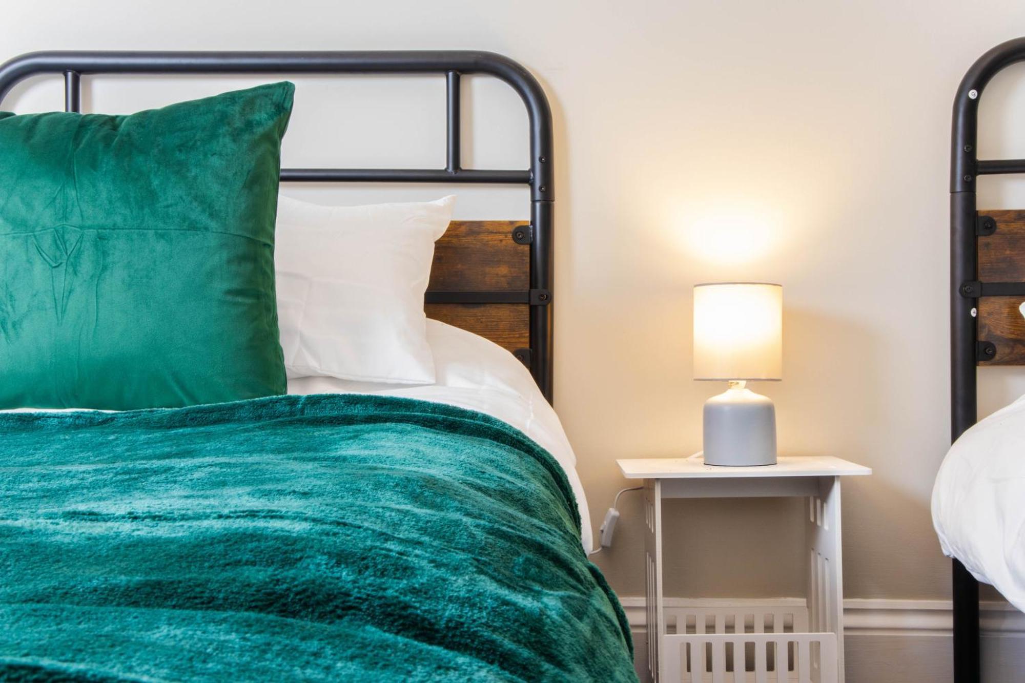 York Place Mews - Central 2 Bed 2 Bath Free Parking ฮาร์โรเกต ภายนอก รูปภาพ