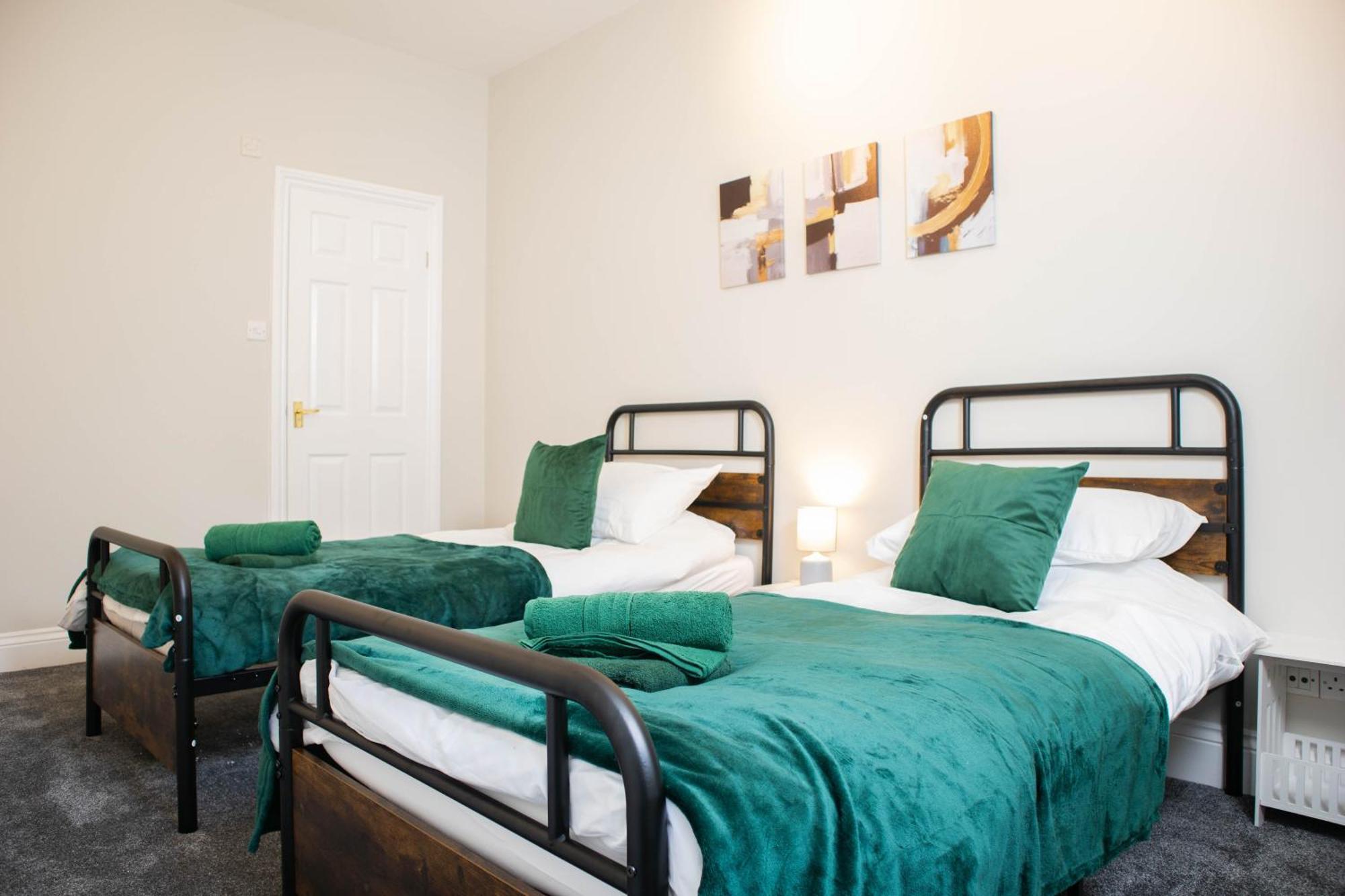 York Place Mews - Central 2 Bed 2 Bath Free Parking ฮาร์โรเกต ภายนอก รูปภาพ