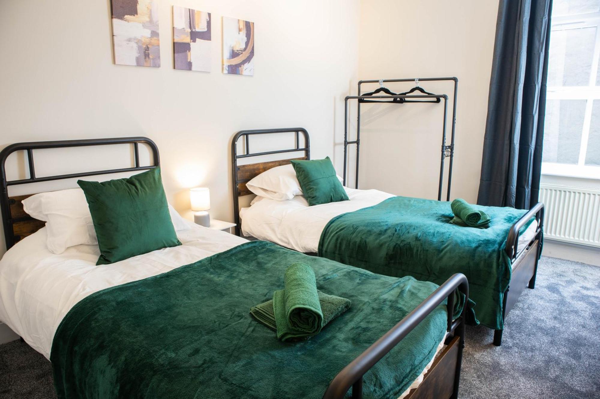 York Place Mews - Central 2 Bed 2 Bath Free Parking ฮาร์โรเกต ภายนอก รูปภาพ